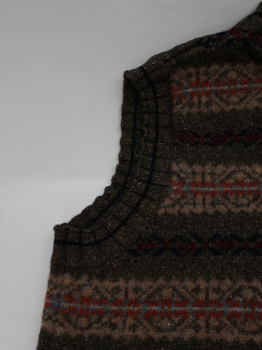 American Eagle Outfitters Brown Patterned V-Neck Sweater Vest - Picture 6 of 7